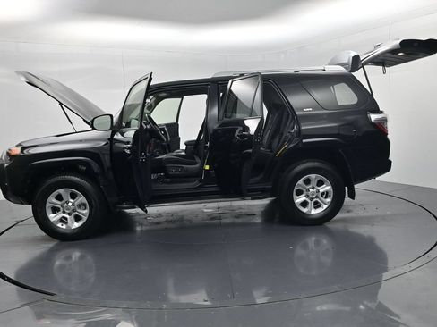 Used 2016 Toyota 4Runner SR5 AWD/4WD image 60