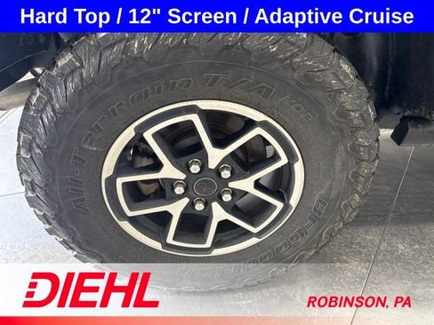 Used 2025 Jeep Wrangler Unlimited Rubicon AWD/4WD image 8