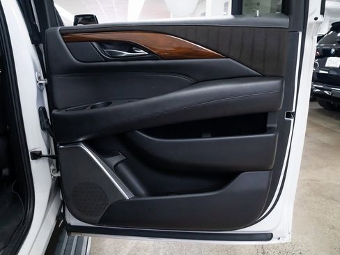 Used 2019 Cadillac Escalade ESV Premium Luxury image 23