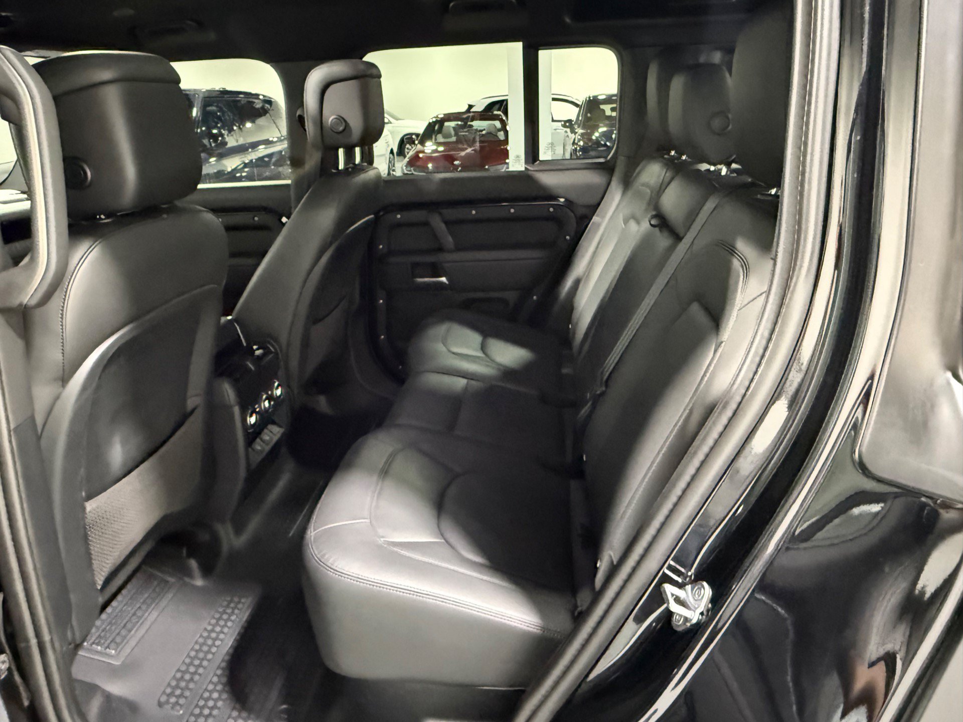Used 2025 Land Rover Defender 110 X-Dynamic SE AWD/4WD image 64