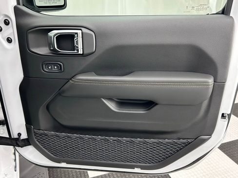 New 2025 Jeep Gladiator Sport image 20