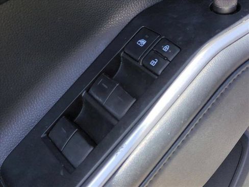 Used 2022 Toyota Highlander L FWD image 12