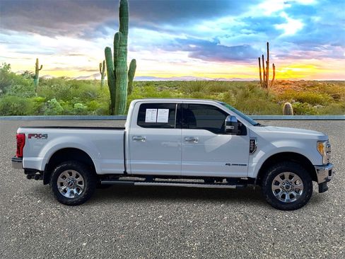 Used 2017 Ford F250 Lariat w/ Chrome Package image 3