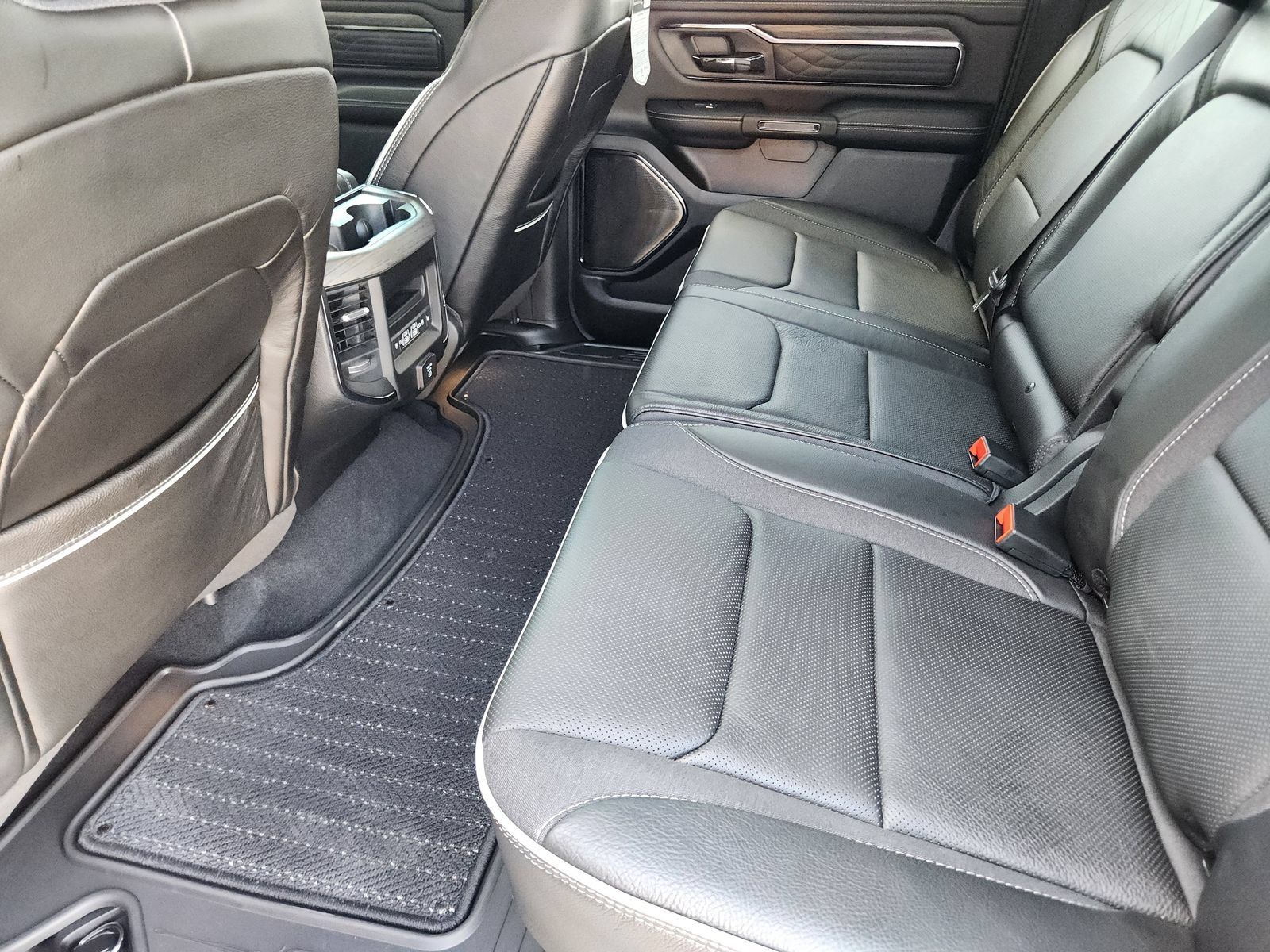 Used 2025 RAM 1500 Limited w/ Body Color Bumper Group AWD/4WD image 33