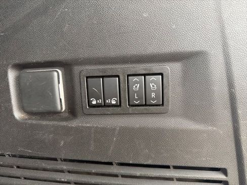 Used 2022 Chevrolet Tahoe RST w/ Sport Performance Package image 11