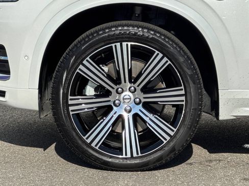 Used 2025 Volvo XC90 T8 Plus AWD/4WD image 33