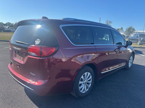 Used 2018 Chrysler Pacifica Touring-L Plus image 7