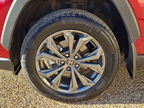 Used 2022 Toyota RAV4 Limited image 11