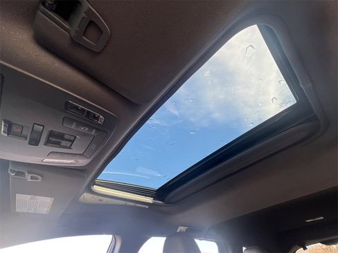 Used 2024 Toyota Sienna XSE image 27