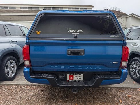 Used 2018 Toyota Tacoma TRD Off-Road w/ TRD Premium Off Road Package AWD/4WD image 3