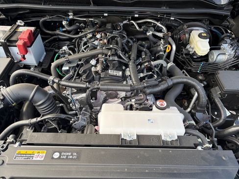 Certified 2025 Toyota 4Runner SR5 AWD/4WD image 31