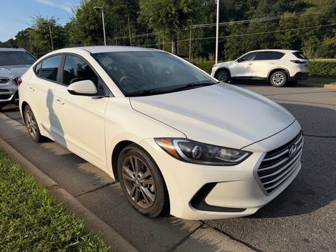 Used 2017 Hyundai Elantra SE FWD image 12