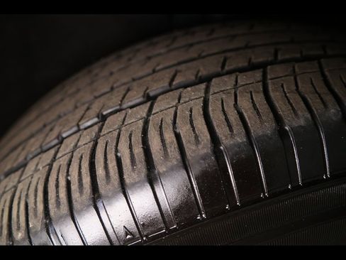 Used 2023 Chrysler Pacifica Touring-L image 15