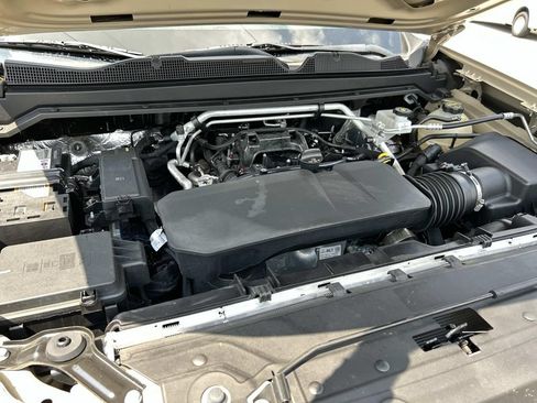 Used 2024 Chevrolet Colorado W/T RWD image 19