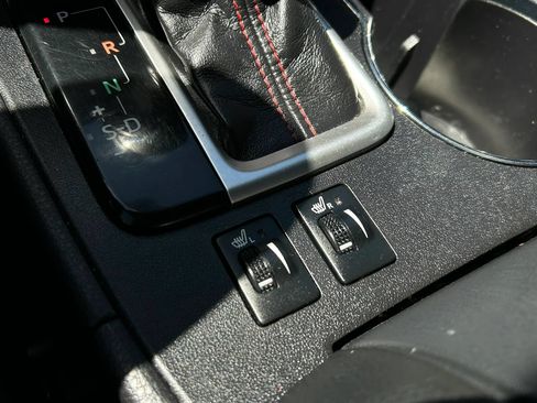 Used 2019 Toyota Highlander SE w/ Carpet Mat Package (TMS) FWD image 29