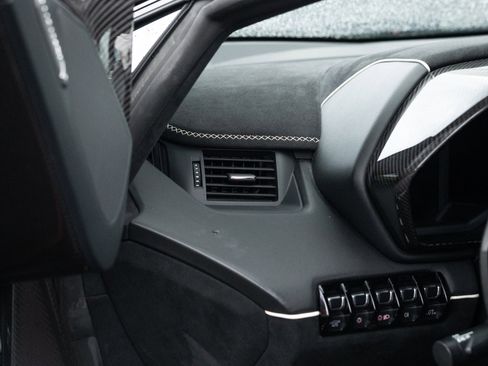 Used 2021 Lamborghini Aventador SVJ image 57