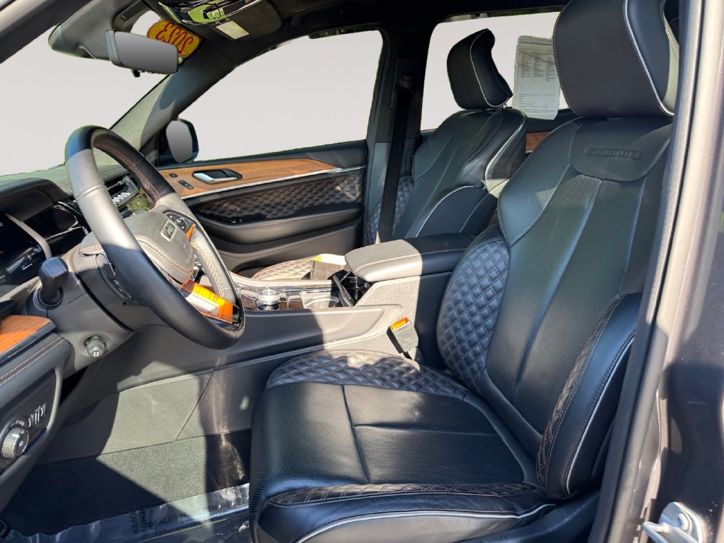 Used 2023 Jeep Grand Cherokee L Summit AWD/4WD image 9