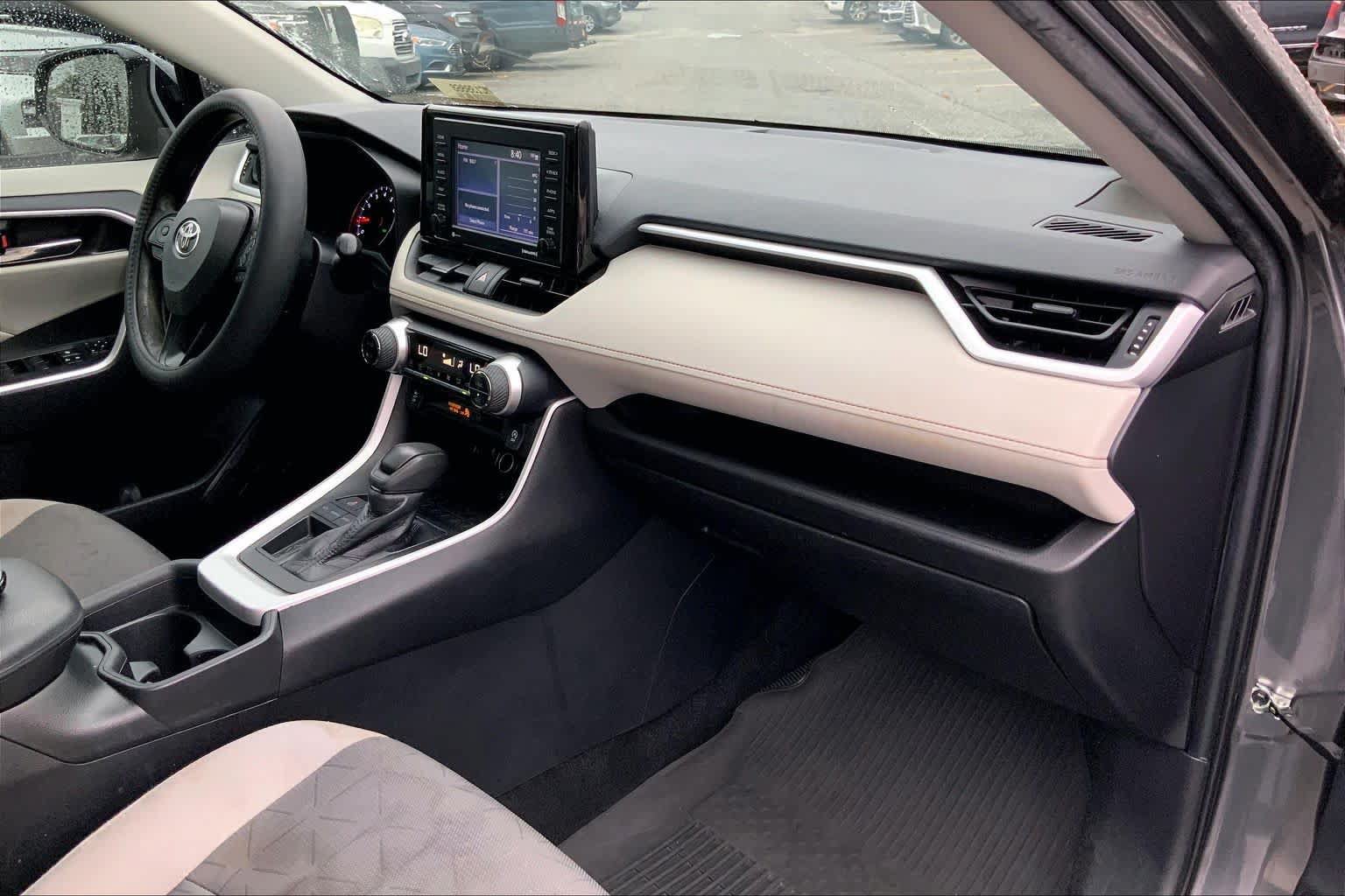 Used 2021 Toyota RAV4 XLE FWD image 13