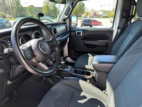 Used 2021 Jeep Gladiator Sport image 11