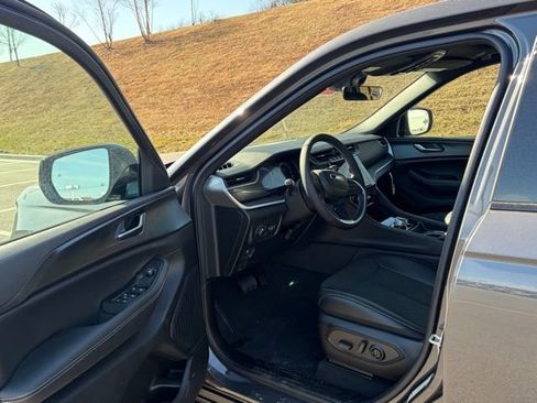 New 2025 Jeep Grand Cherokee Altitude image 14