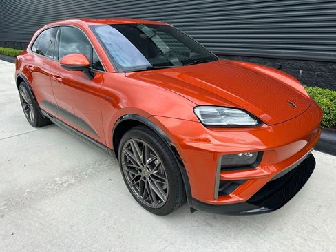 Certified 2025 Porsche Macan Turbo Electric AWD/4WD image 11