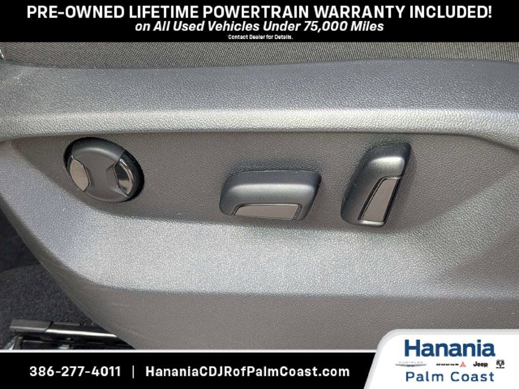 Used 2025 Volkswagen Atlas SE AWD/4WD image 20