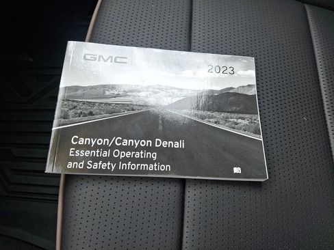 Used 2023 GMC Canyon Denali AWD/4WD image 26