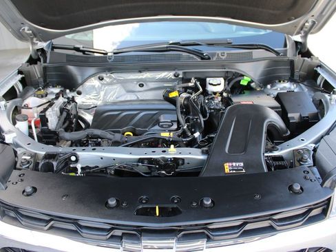 Used 2025 Chevrolet Trax LT w/ LT Convenience Package FWD image 21