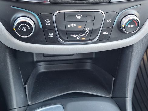 Used 2020 Chevrolet Equinox LS image 18