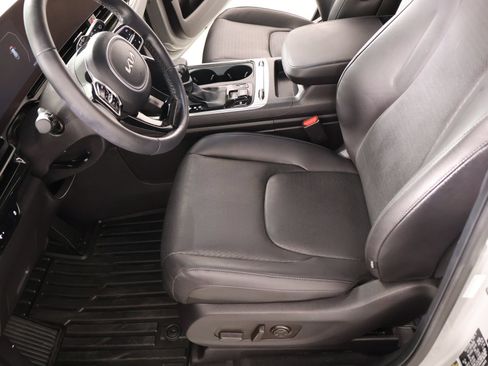 Used 2025 Kia Carnival SX Prestige FWD image 12