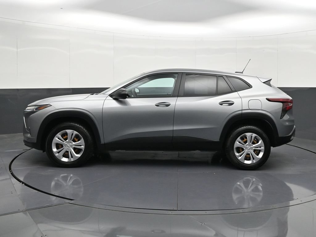 Certified 2024 Chevrolet Trax LS FWD image 2