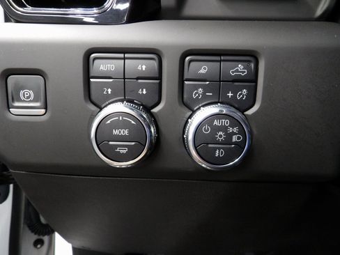 Used 2025 GMC Sierra 1500 AT4 w/ Technology Package image 58