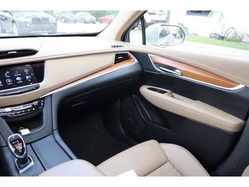 Used 2017 Cadillac XT5 Platinum AWD/4WD image 31