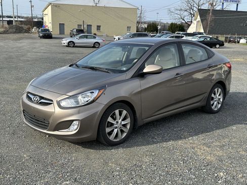 Used 2013 Hyundai Accent GLS w/ Premium Pkg image 4