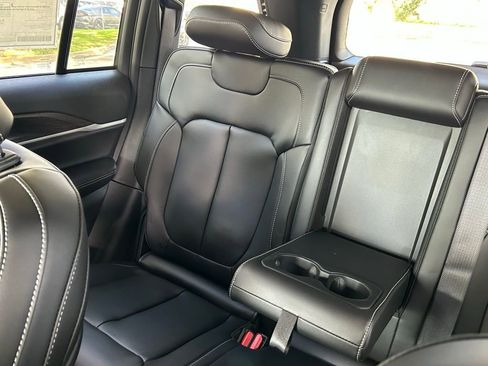 New 2025 Jeep Grand Cherokee Limited w/ Black Appearance Package image 13