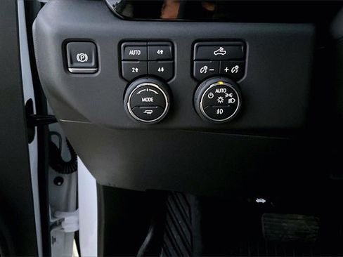 Used 2025 Chevrolet Silverado 1500 LT Trail Boss w/ Convenience Package II image 16