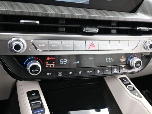 Used 2025 Kia Telluride EX w/ EX Captain's Chair Package image 21