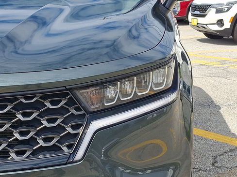 Used 2023 Kia Sorento S w/ Panoramic Sunroof Package AWD/4WD image 9