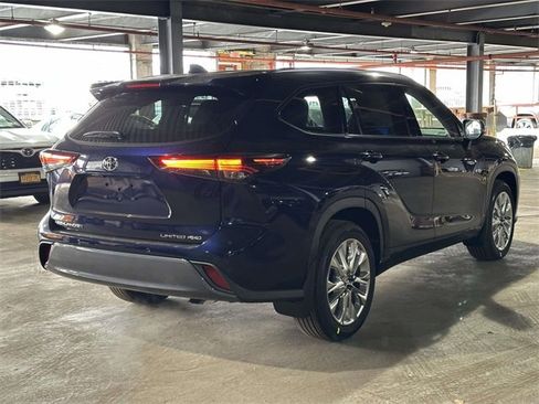 New 2026 Toyota Highlander Limited image 5