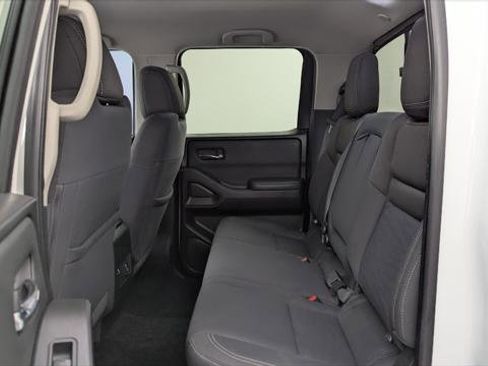 Used 2022 Nissan Frontier SV w/ Technology Package RWD image 17