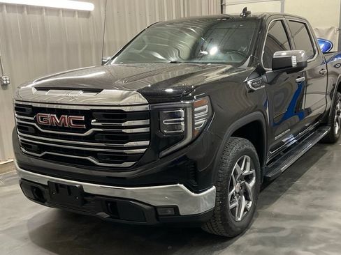 Used 2023 GMC Sierra 1500 SLT AWD/4WD image 3