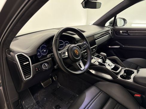 Used 2020 Porsche Cayenne Turbo S AWD/4WD image 4