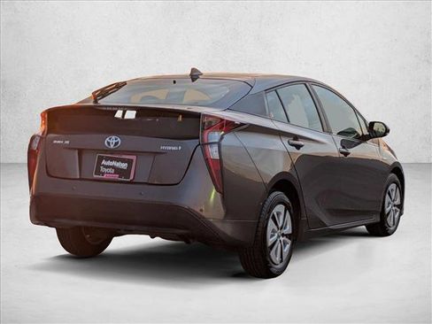 Certified 2018 Toyota Prius Three image 4