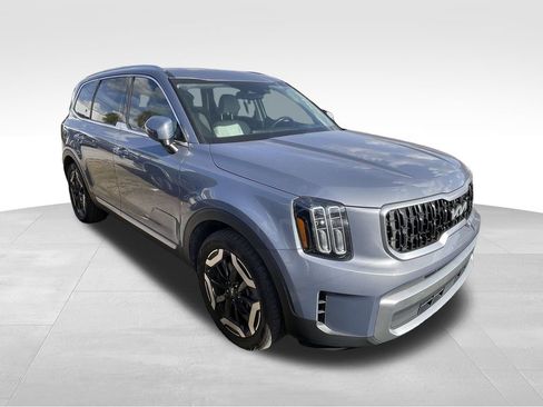 Certified 2023 Kia Telluride EX w/ EX Captain's Chair Package image 6