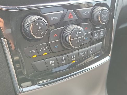 Used 2021 Jeep Grand Cherokee Altitude AWD/4WD image 24