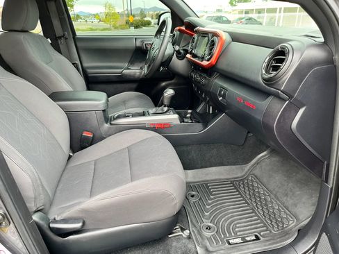 Used 2017 Toyota Tacoma TRD Off-Road w/ Tow Package image 15