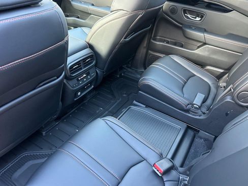 New 2025 Honda Pilot TrailSport image 9