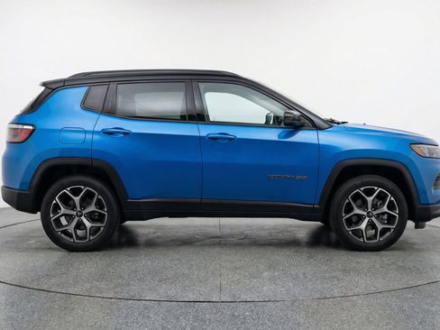 Used 2025 Jeep Compass Limited AWD/4WD image 11