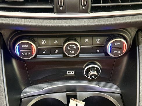 Used 2023 Alfa Romeo Stelvio Veloce image 15