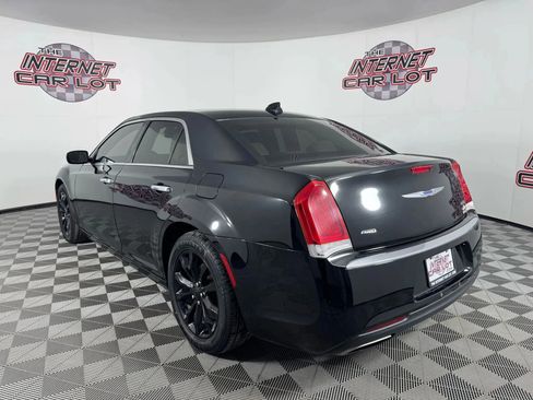 Used 2018 Chrysler 300 Limited AWD/4WD image 5